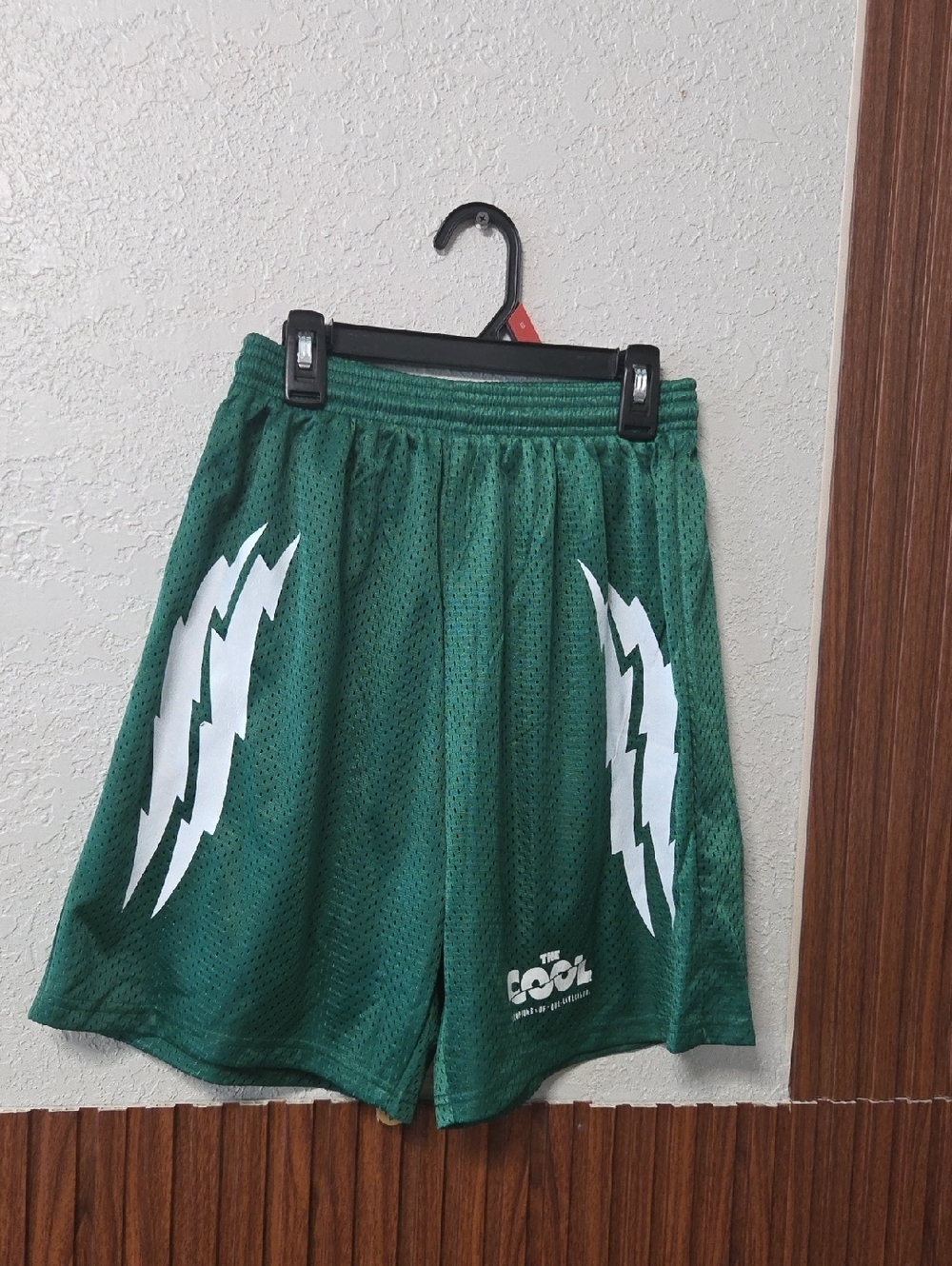 Men's Green Athletic Mesh Shorts with White Lightning Graphics Small Sz [1692)